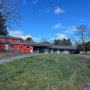 Nest Inn Watertown Exterior photo