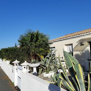 Chambre Lit Double Dans Pavillon , Chez Lilyanne Bed & Breakfast Tonnay-Charente Exterior photo