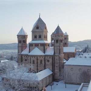 Gastfluegel Der Abtei Maria Laach Hotell Glees Exterior photo