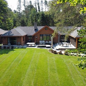 Haliburton Post House Hotell Minden Exterior photo