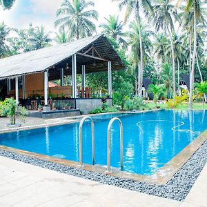 The Lake Front Hotell Chilaw Exterior photo