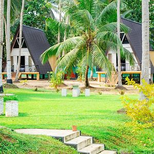 The Lake Front Hotell Chilaw Exterior photo