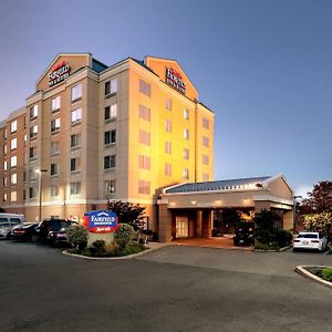 Fairfield Inn & Suites Woodbridge Avenel Exterior photo