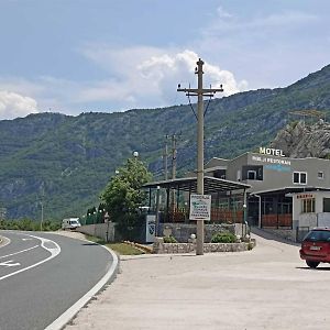 Riblji Restoran Vidikovac - Vidikovac E&M D.O.O. Motel Mostar Exterior photo