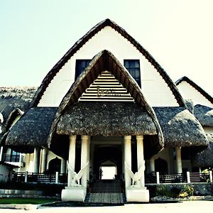 Java Hotel Laoag Exterior photo