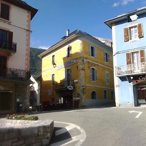 Hotel Central Saint-Pierre-dʼAlbigny Exterior photo