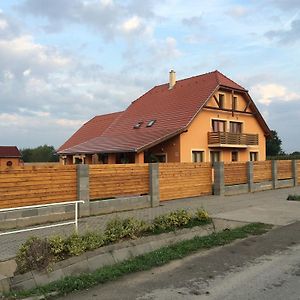 Bibic Vendeghazak Hotell Nagybajom Exterior photo