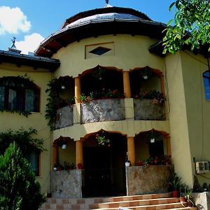 Pensiunea Cassandra Hotell Targu Neamt Exterior photo