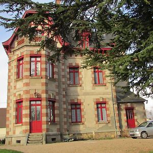 Chateau Lezat - Chambres D'Hotes Et Table D'Hotes La Souterraine Exterior photo