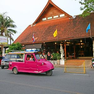 Tony'S Place Ayutthaya Bed & Breakfast Exterior photo