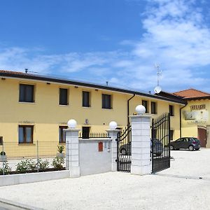 Agriturismo Ai Laghi Leilighet Pocenia Exterior photo