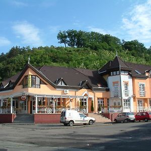 Galcsik Fogado Hotell Salgótarján Exterior photo