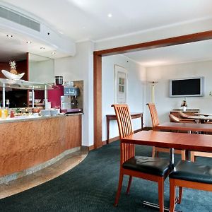 Hilton Basel Hotell Restaurant photo