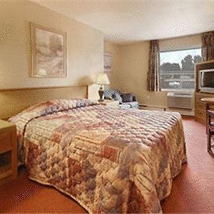 Super 8 By Wyndham Kingston Hotell Room photo