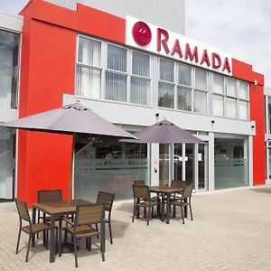 Ramada Milton Keynes Hotell Exterior photo