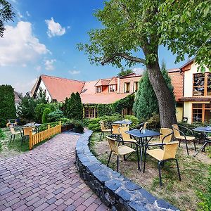 Restaurace A Penzion U Palecku Hotell Skuteč Exterior photo