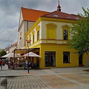 Penzion Longus Hotell Kyjov  Exterior photo