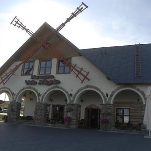 Karczma We Mlynie Hotell Tuszyn Exterior photo