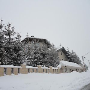 Faqra Palace Hotell Mzaar Kfardebian Exterior photo