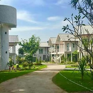 Baan Suan Geb Tawan Hotell Lop Buri Exterior photo