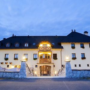 Hunting Chateau Hotell Krupina Exterior photo