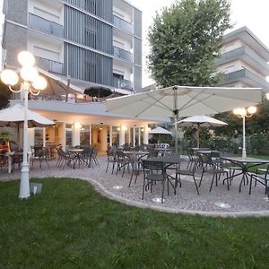 Hotel Corona Riccione Exterior photo