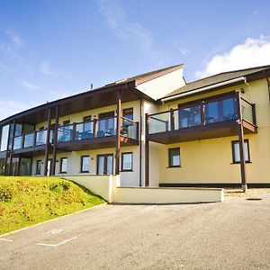 White Lodge Apartments Mawgan Porth Exterior photo