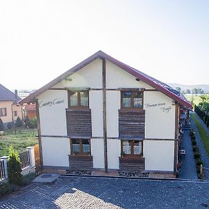 Country Court Bed & Breakfast Curteni Exterior photo