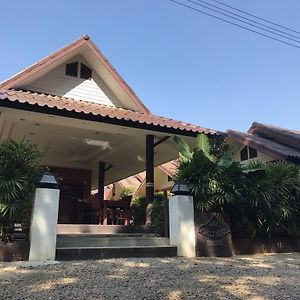 Jim Guesthouse Kanchanaburi by Exterior photo