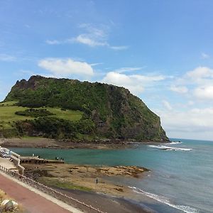 Nice View Guesthouse Seogwipo Exterior photo