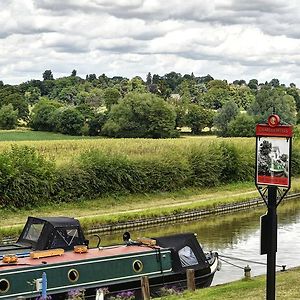 Narrowboat At Weedon Hotell Weedon Bec Exterior photo