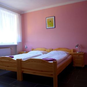 Penzion U Dvou Lip Hotell Drnholec Room photo