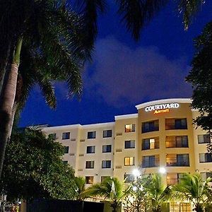 Courtyard By Marriott Miami At Dolphin Mall Hotell Exterior photo