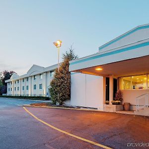 La Quinta Inn Paramus Exterior photo