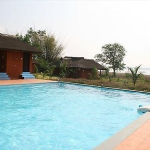 Red Earth Kabini Hotell Begūr Exterior photo