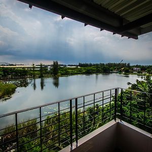 Na Siri Lake View Hotell Samut Prakan Exterior photo