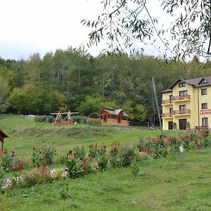 Pensiunea Lavinia Hotell Calvini Exterior photo