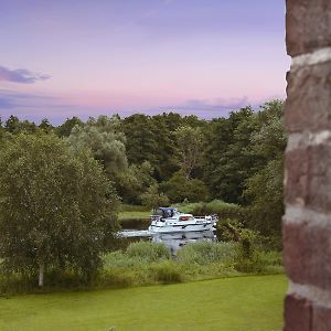 Relais & Chateaux Gutshaus Stolpe Hotell Stolpe an der Peene Exterior photo