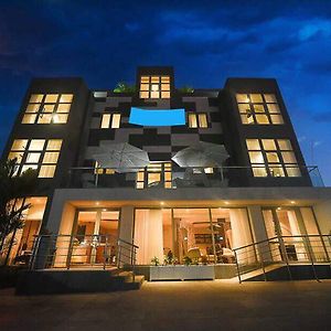 The Palms By Eagles Accra Hotell Exterior photo