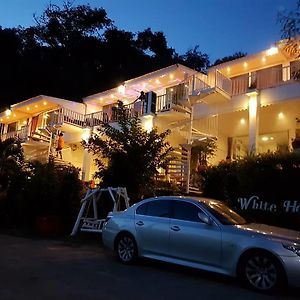 White House Mountian Beach Hotell Rayong Exterior photo