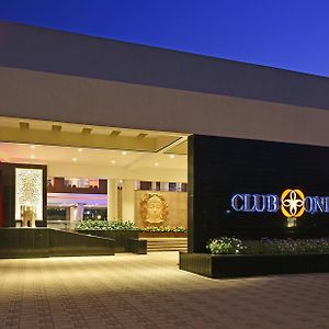 Club One Hotell Manor Exterior photo