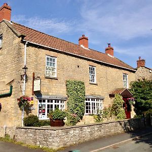 Plumpton Court Hotell Nawton Exterior photo