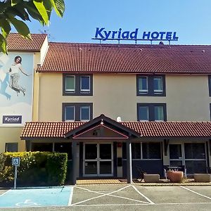 Kyriad Lyon Est - Saint Bonnet De Mure Hotell Exterior photo