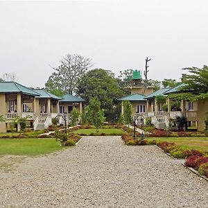 Tharu Mahal Hotell Sauraha Exterior photo