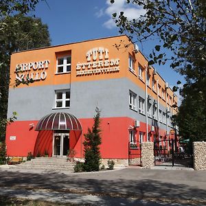 Airport Szallo Hotell Tokol Exterior photo