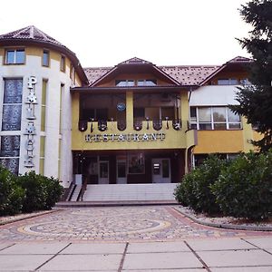 Golden Palace Hotell Dubove Exterior photo