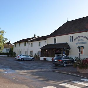 Au Puits Enchante Hotell Saint-Martin-en-Bresse Exterior photo