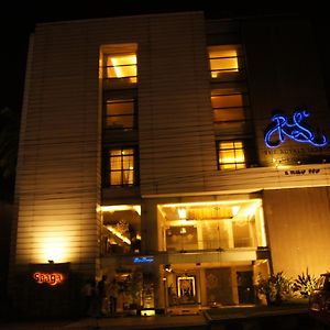 The Royale Senate, Hebbal, Bengaluru Hotell Exterior photo