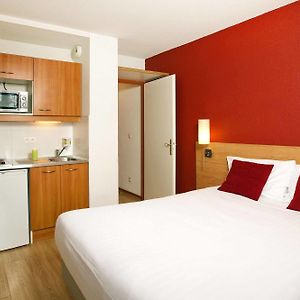 Sejours & Affaires Geneve Saint Genis Aparthotel Exterior photo