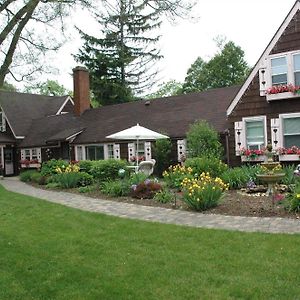 Lazy Cloud Bed & Breakfast Williams Bay Exterior photo